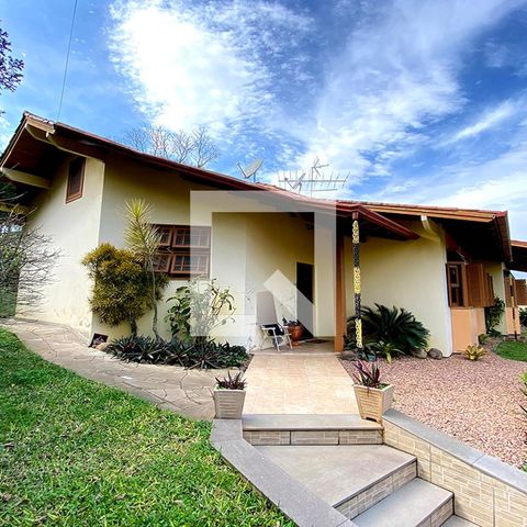 Casa à venda com 190m², 3 quartos e 3 vagasFachada