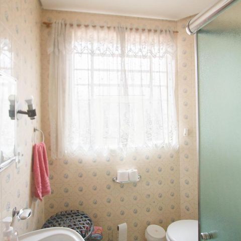 Casa à venda com 140m², 3 quartos e 2 vagasBanheiro