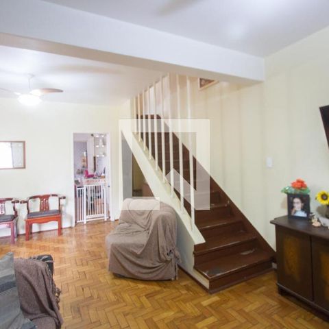 Casa à venda com 140m², 3 quartos e 2 vagasSala