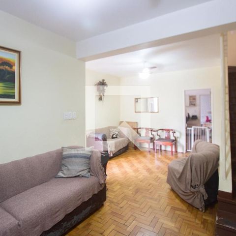 Casa à venda com 140m², 3 quartos e 2 vagasSala