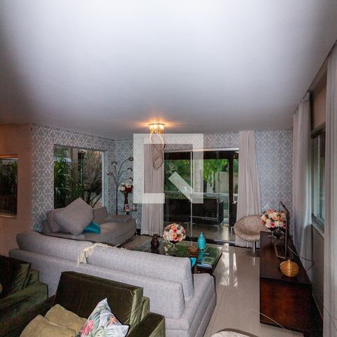 Casa à venda com 420m², 4 quartos e 5 vagasSala