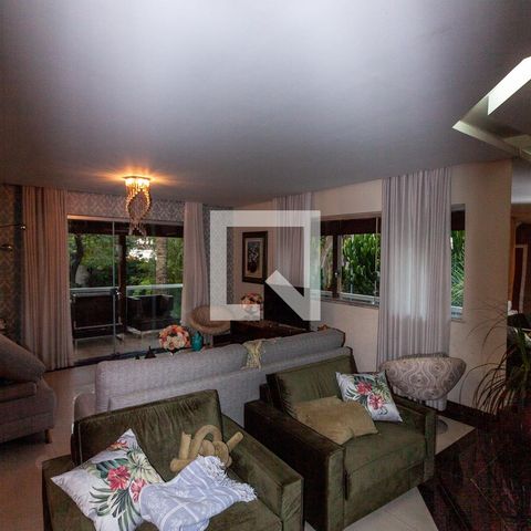 Casa à venda com 420m², 4 quartos e 5 vagasSala