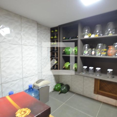 Casa de condomínio à venda com 363m², 3 quartos e 4 vagasAdega