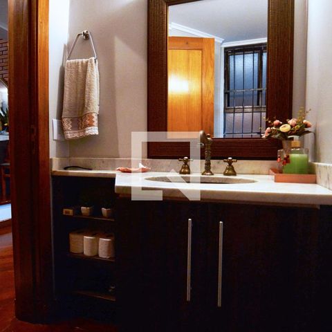 Casa de condomínio à venda com 363m², 3 quartos e 4 vagasLavabo