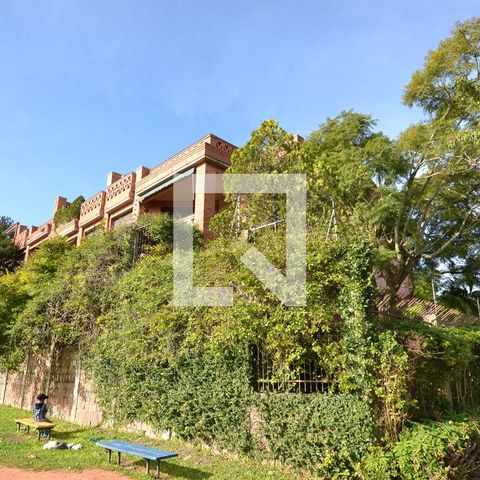 Casa de condomínio à venda com 363m², 3 quartos e 4 vagasFachada Lateral