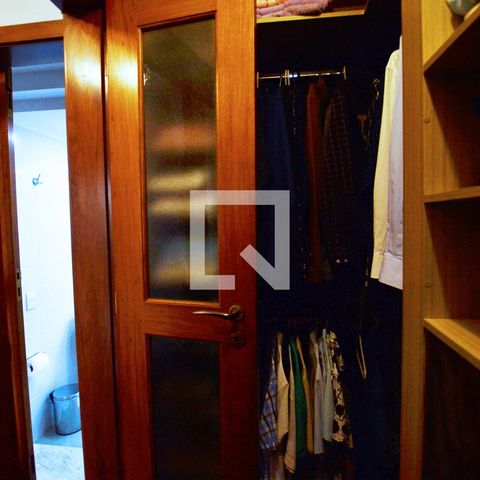 Casa de condomínio à venda com 363m², 3 quartos e 4 vagasCloset