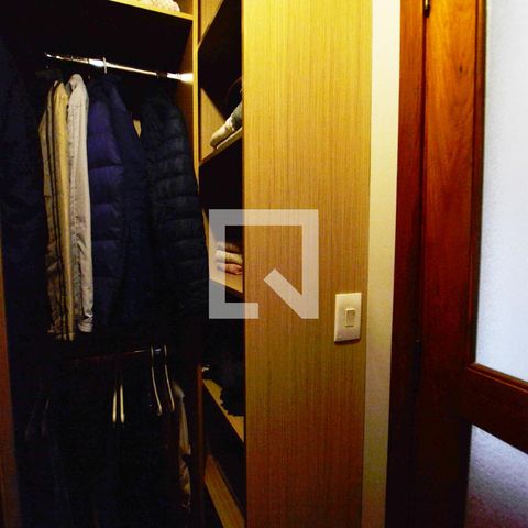 Casa de condomínio à venda com 363m², 3 quartos e 4 vagasCloset