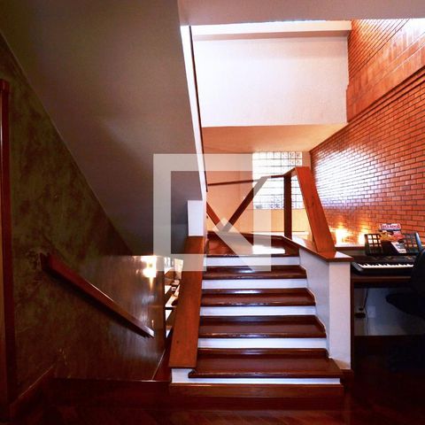 Casa de condomínio à venda com 363m², 3 quartos e 4 vagasHall
