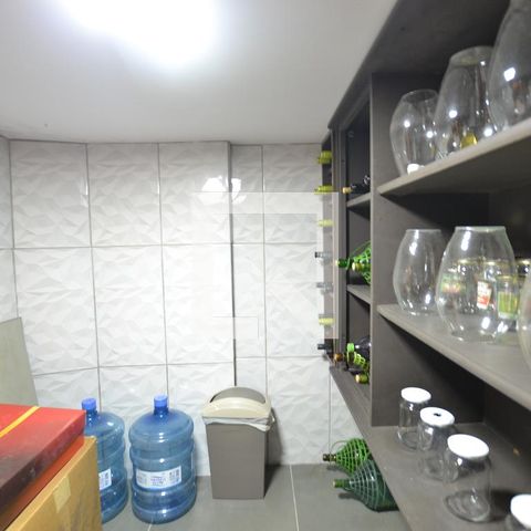 Casa de condomínio à venda com 363m², 3 quartos e 4 vagasAdega