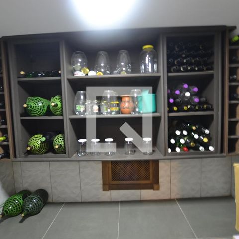 Casa de condomínio à venda com 363m², 3 quartos e 4 vagasAdega