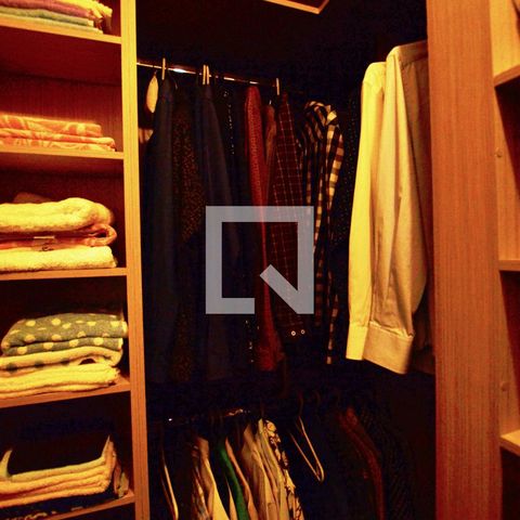 Casa de condomínio à venda com 363m², 3 quartos e 4 vagasCloset