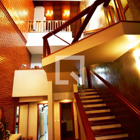 Casa de condomínio à venda com 363m², 3 quartos e 4 vagasEsacada