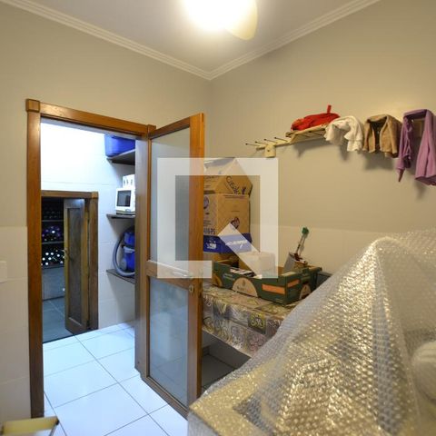 Casa de condomínio à venda com 363m², 3 quartos e 4 vagasQuarto de Serviço 2