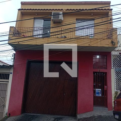 Casa à venda com 240m², 4 quartos e 4 vagasFachada