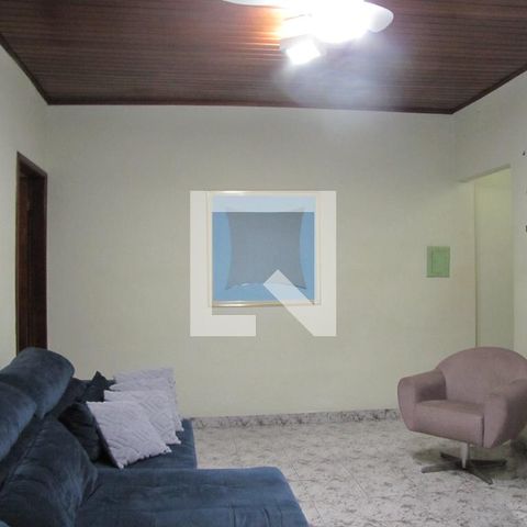 Casa à venda com 240m², 4 quartos e 4 vagasSala