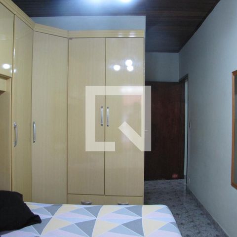 Casa à venda com 240m², 4 quartos e 4 vagasSuíte
