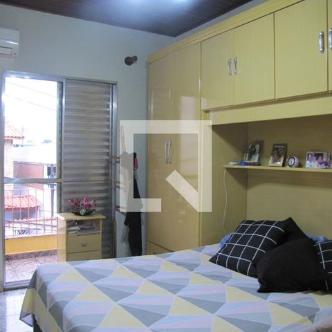 Casa à venda com 240m², 4 quartos e 4 vagasSuíte
