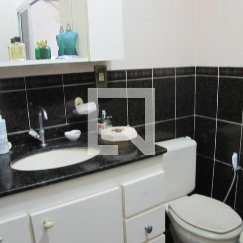 Casa à venda com 240m², 4 quartos e 4 vagasBanheiro da Suíte