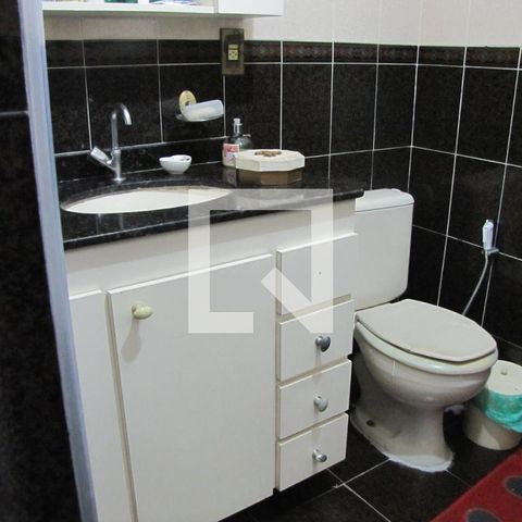 Casa à venda com 240m², 4 quartos e 4 vagasBanheiro da Suíte