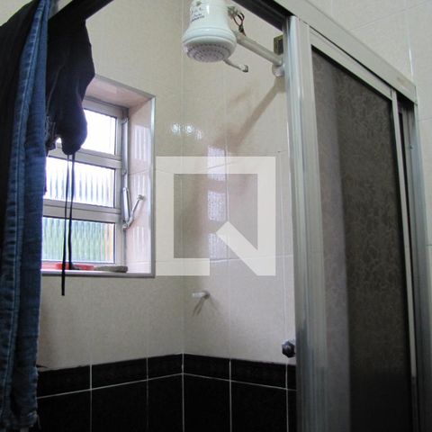 Casa à venda com 240m², 4 quartos e 4 vagasBanheiro da Suíte