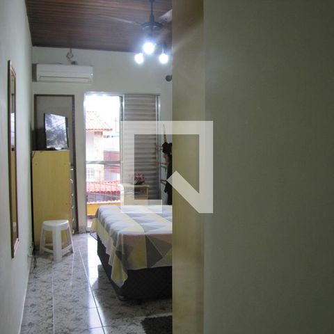 Casa à venda com 240m², 4 quartos e 4 vagasSuíte