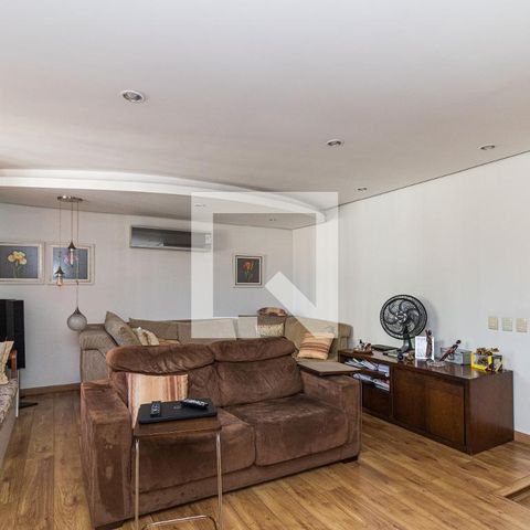 Casa para alugar com 300m², 3 quartos e 5 vagasSala de TV