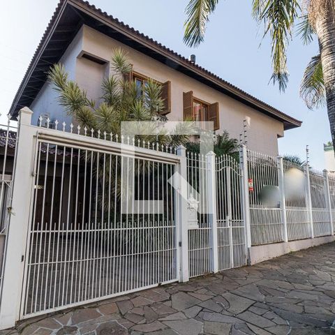 Casa para alugar com 300m², 3 quartos e 5 vagasFachada