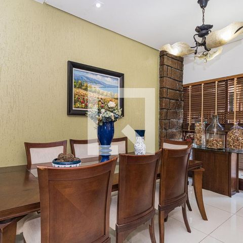 Casa para alugar com 300m², 3 quartos e 5 vagasSala