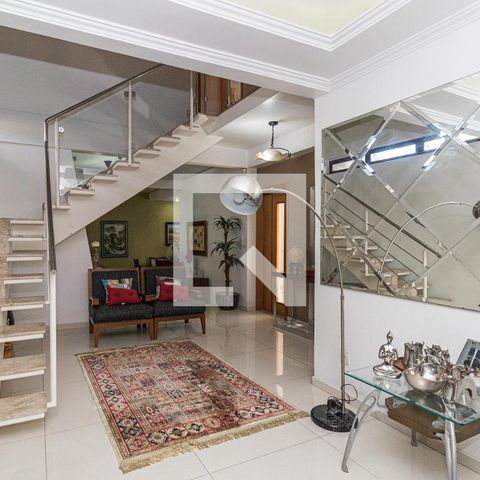 Casa para alugar com 300m², 3 quartos e 5 vagasSala