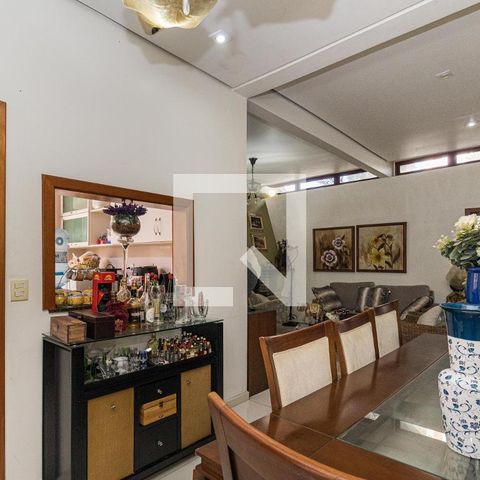 Casa para alugar com 300m², 3 quartos e 5 vagasSala