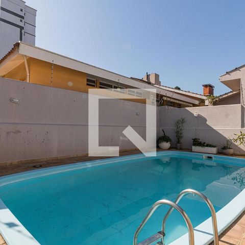 Casa para alugar com 300m², 3 quartos e 5 vagasPiscina