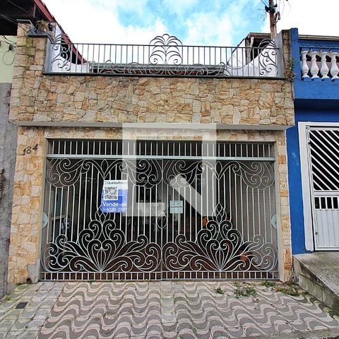 Casa à venda com 175m², 3 quartos e 2 vagasFachada