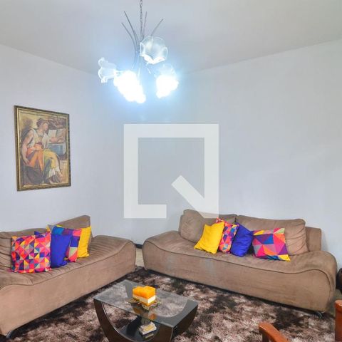 Casa à venda com 239m², 6 quartos e 2 vagasSala