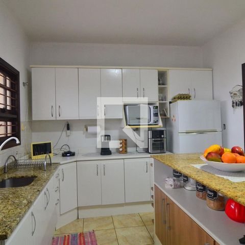 Casa à venda com 239m², 6 quartos e 2 vagasCasa 1 - Cozinha