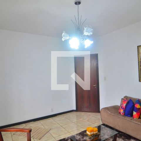 Casa à venda com 239m², 6 quartos e 2 vagasSala
