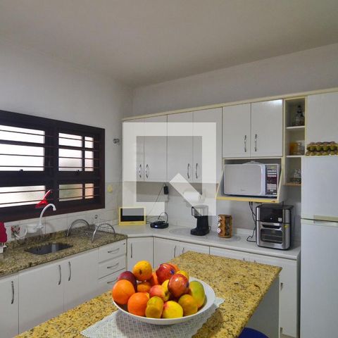 Casa à venda com 239m², 6 quartos e 2 vagasCasa 1 - Cozinha