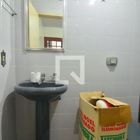Casa à venda com 239m², 6 quartos e 2 vagasCasa 3 - Banheiro