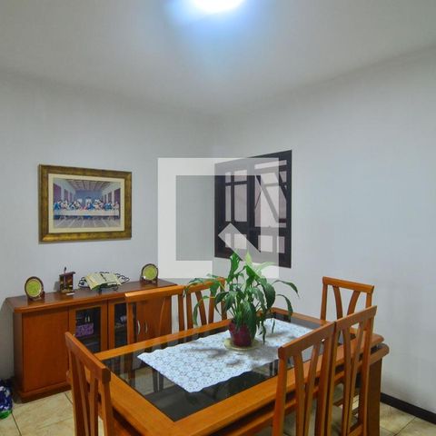 Casa à venda com 239m², 6 quartos e 2 vagasCasa 1 - Sala de jantar