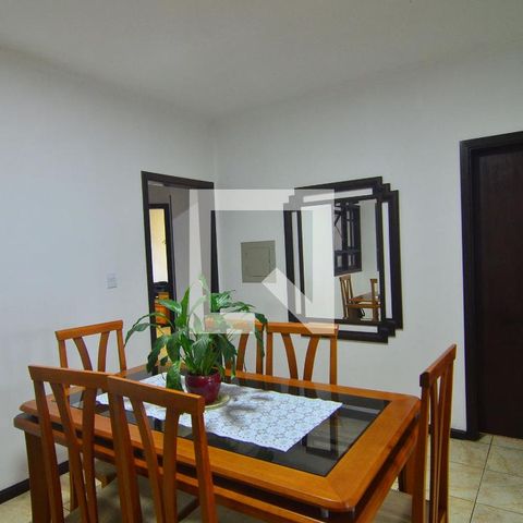 Casa à venda com 239m², 6 quartos e 2 vagasCasa 1 - Sala de jantar