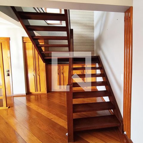 Apartamento à venda com 540m², 4 quartos e 4 vagasEscada