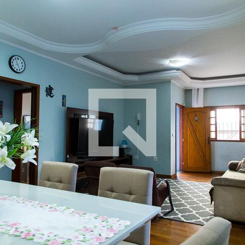 Casa à venda com 237m², 4 quartos e 4 vagasSala