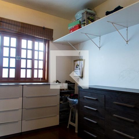 Casa à venda com 237m², 4 quartos e 4 vagasCloset