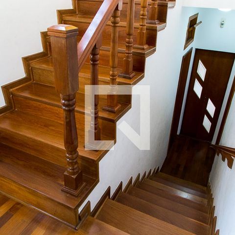 Casa à venda com 237m², 4 quartos e 4 vagasEscadas
