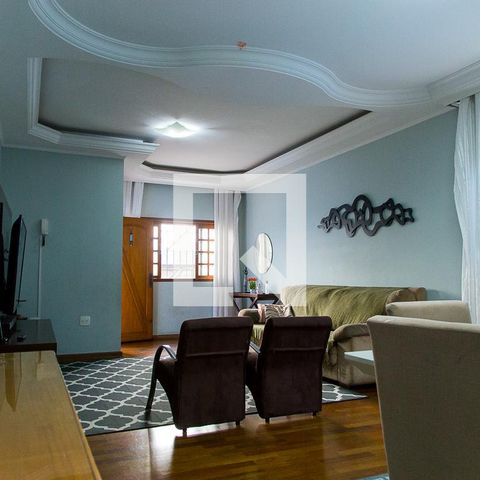 Casa à venda com 237m², 4 quartos e 4 vagasSala