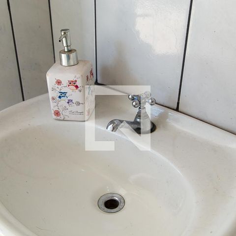 Casa à venda com 237m², 4 quartos e 4 vagasBanheiro de Serviço - Torneira