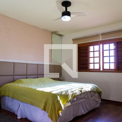 Casa à venda com 237m², 4 quartos e 4 vagasSuíte