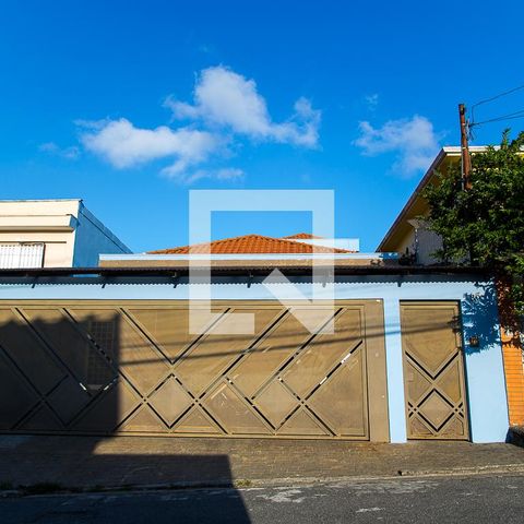 Casa à venda com 237m², 4 quartos e 4 vagasFachada