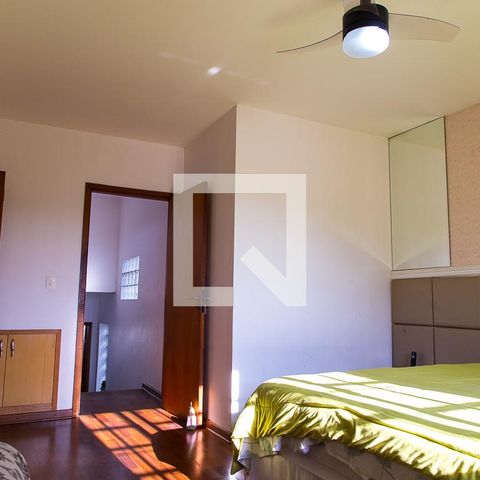 Casa à venda com 237m², 4 quartos e 4 vagasSuíte