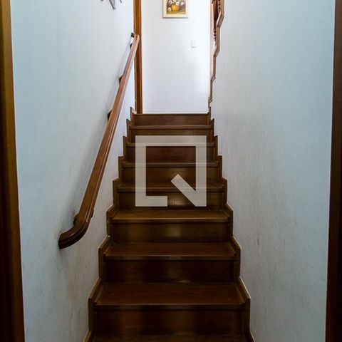 Casa à venda com 237m², 4 quartos e 4 vagasEscadas