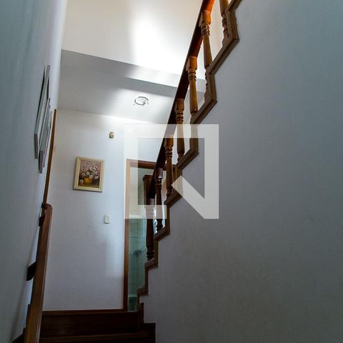 Casa à venda com 237m², 4 quartos e 4 vagasEscadas